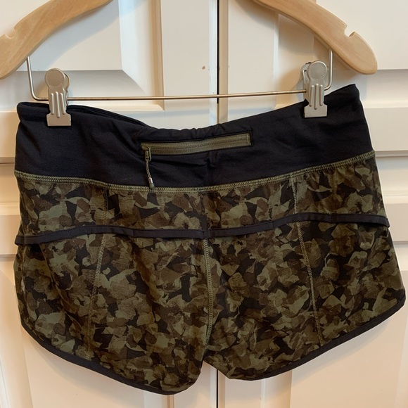 Lululemon camo shorts - Picture 3 of 4